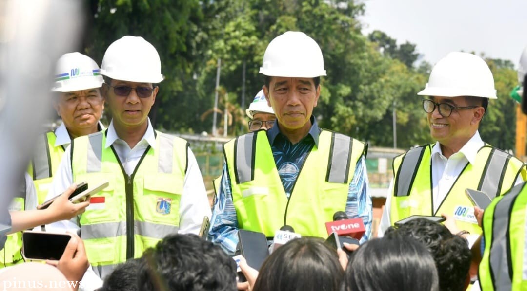 Presiden Jokowi Perintahkan Menkes Awasi Detail Perkembangan Covid-19