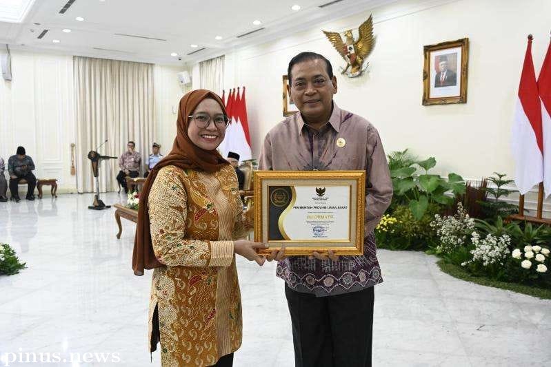 Pemerintah Daerah Provinsi Jawa Barat Raih Predikat Informatif di Anugerah Keterbukaan Informasi Pub