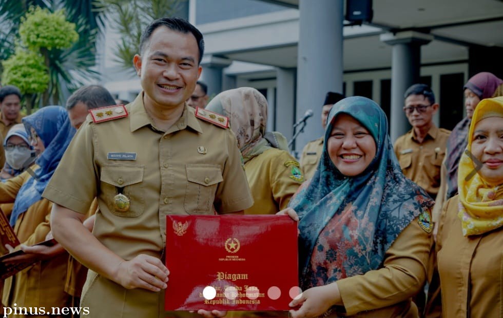 1.650 ASN Disdik Jabar Terima Satyalancana Karya Satya