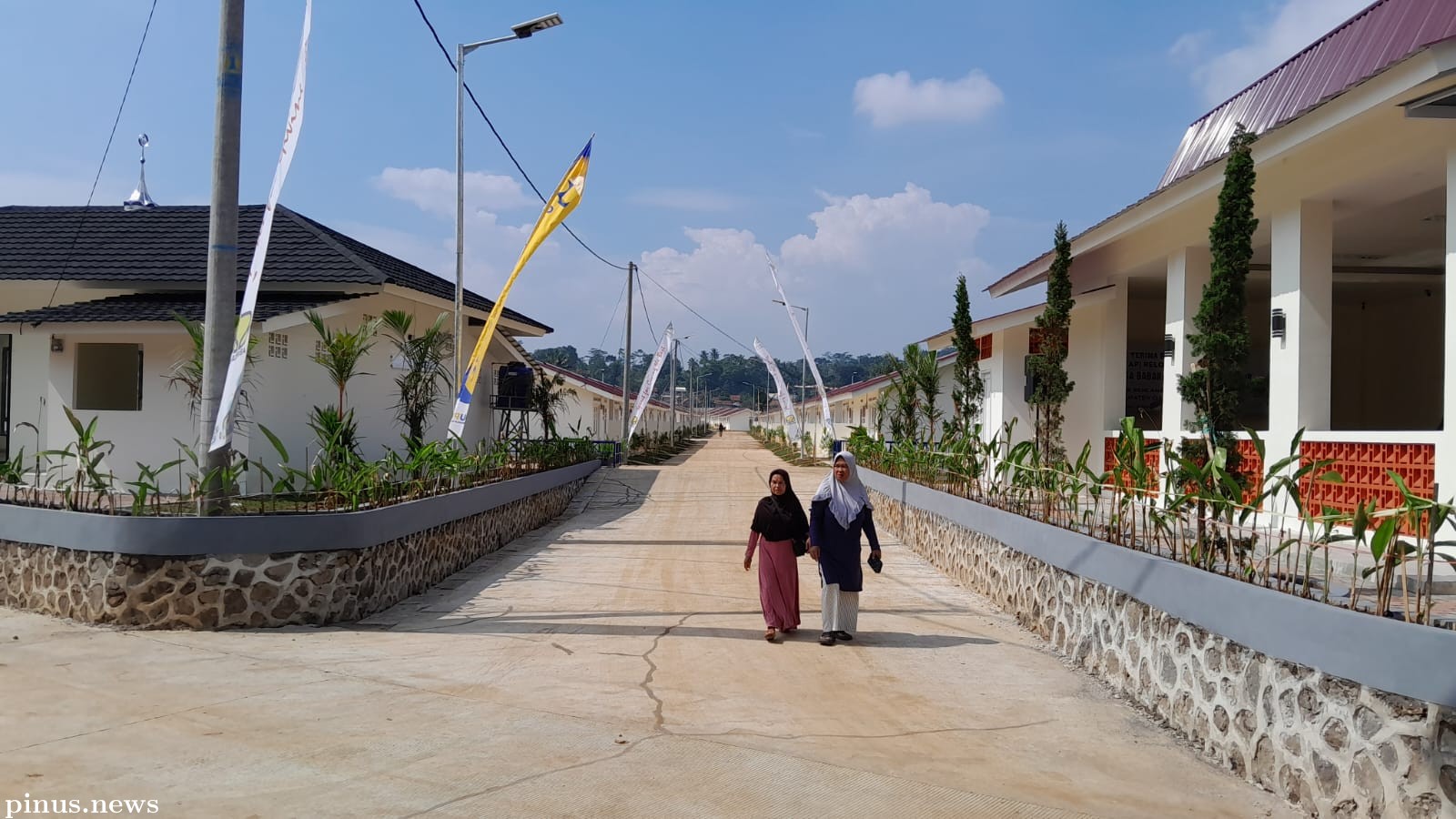 Serah Terima Kunci Hunian Tetap Relokasi di Babakan Karet Cianjur