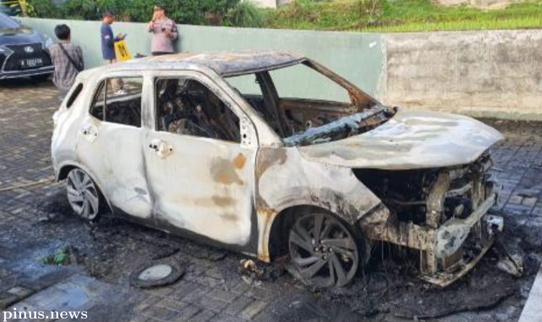 Diduga OTK Membakar Dua Mobil Timses Caleg DPR RI Jabar III di Cianjur