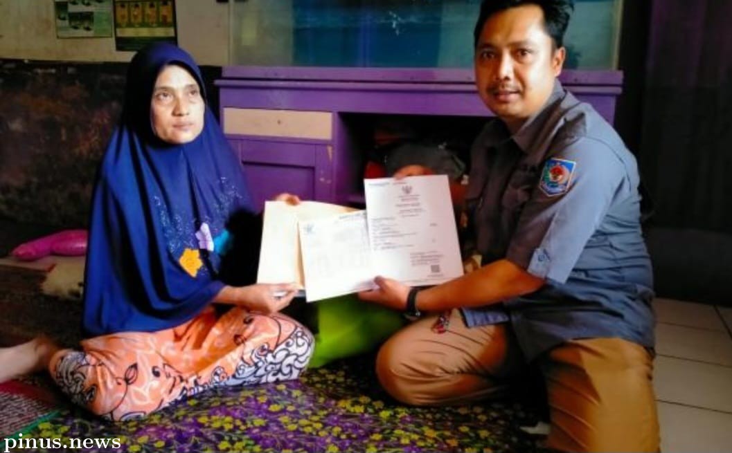 Disdukcapil Cianjur Berikan Akte Kematian Beni Karyanto PKD yang Meninggal TPS di Cibeber