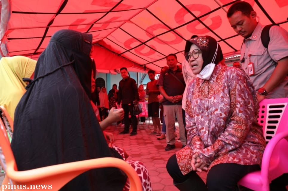 Tinjau Korban Banjir-Longsor Pesisir Selatan, Mensos Fokus Pemenuhan Kebutuhan Dasar