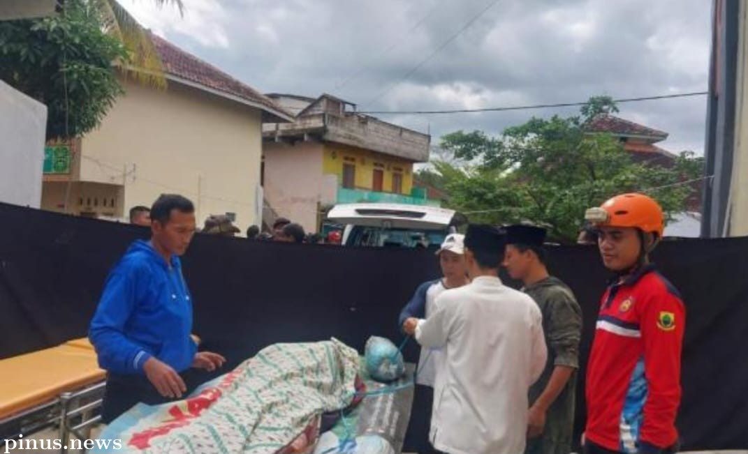 Santri Hilang Terbawa Arus Sungai Ditemukan Mengambang di Muara