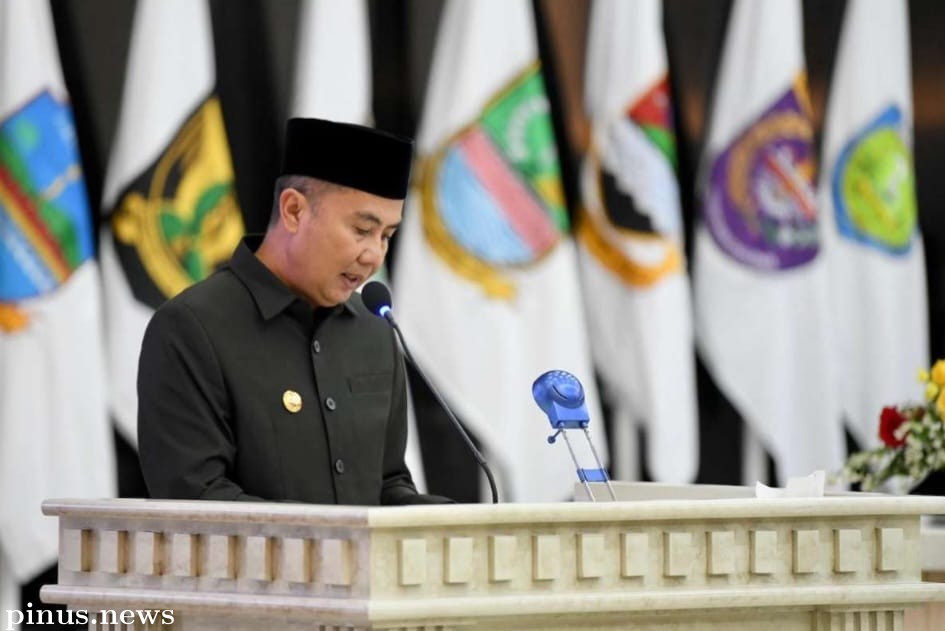 Penjabat Gubernur Bey Machmudin Sampaikan Dua Rancangan Perda kepada DPRD