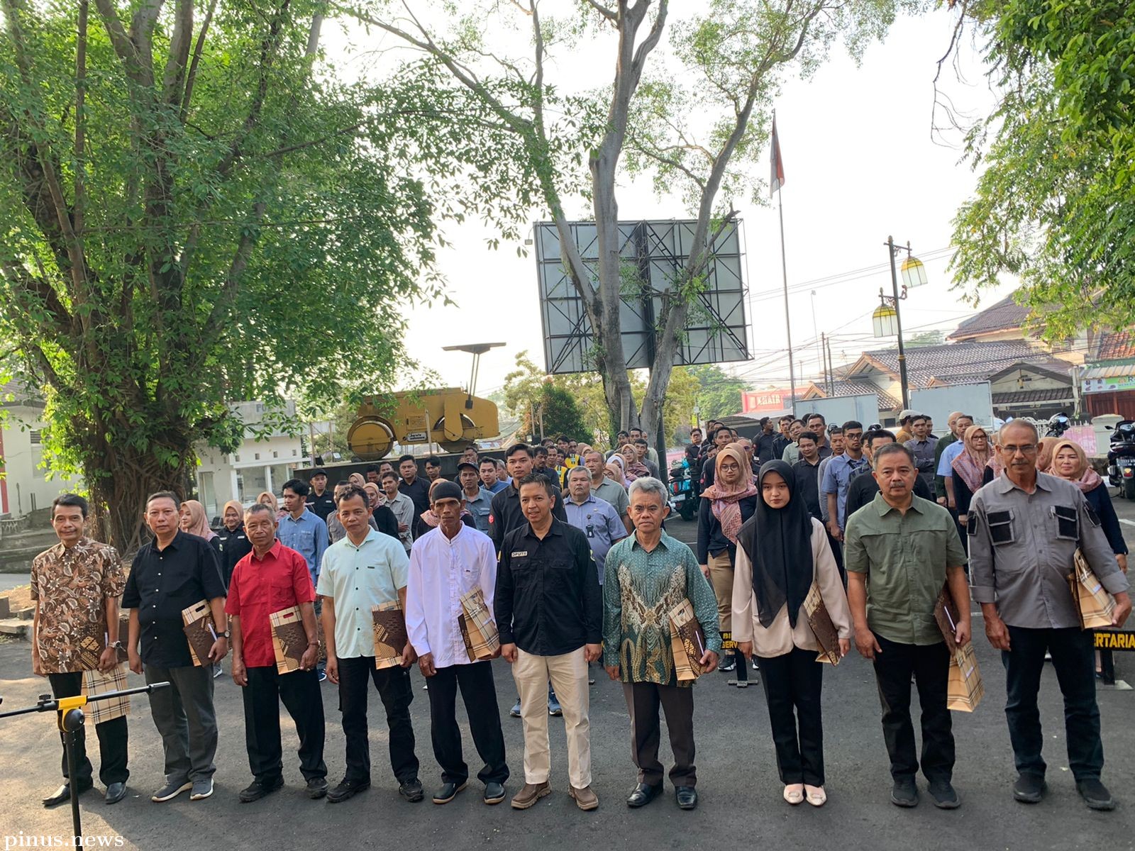 Kadis PUTR Cianjur Lepas 9 Pegawai Purna Tugas