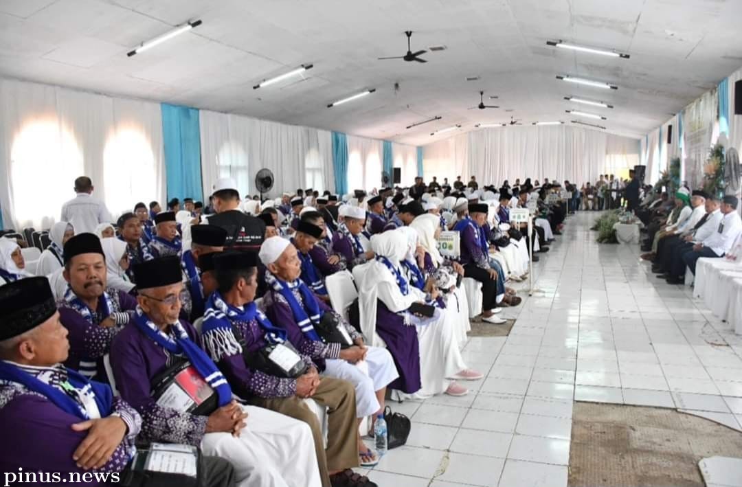 Bupati Cianjur Lepas Jamaah Haji Kloter 7 di Gedung Dakwah