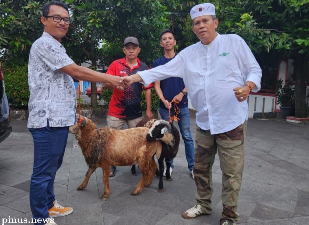 Perumdan Tirta Mukti Cianjur Salurkan Puluhan Hewan Kurban, Santuni Ratusan Anak Yatim-Piatu