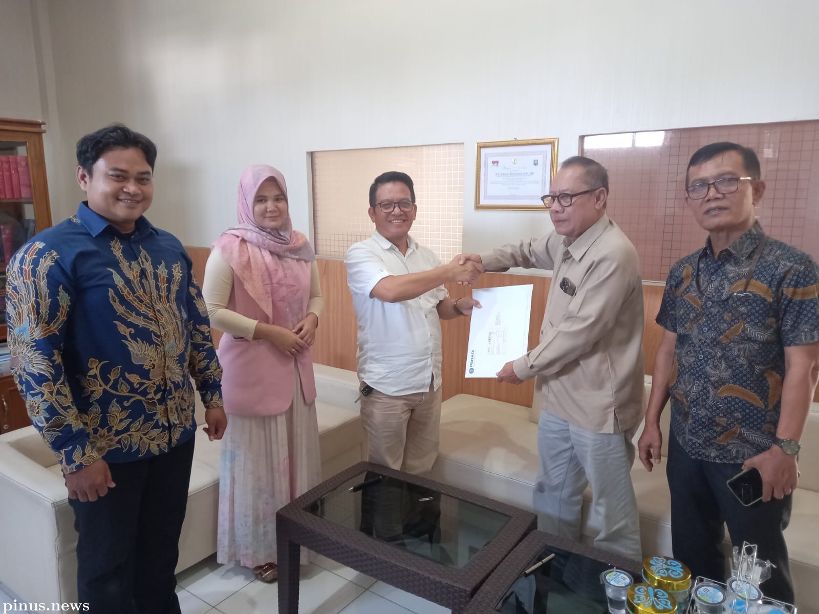Penyerahan MoU PKPA PERADI - STAI Al-Azhary Cianjur