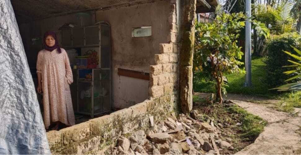 Angin Puting Beliung Hantam Rumah Mak Isah Hingga Ambruk Porak-Poranda